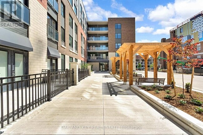 Building Photo - 385 Hill St