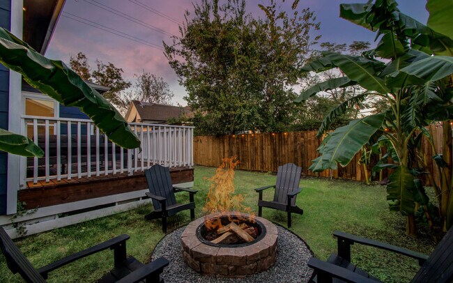 Building Photo - 410 James St