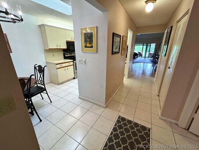 Foto del edificio - 10058 Laurelwood Pl
