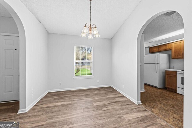 Building Photo - 401 Maggie Way