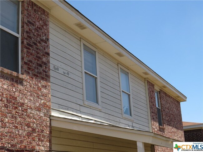 Foto del edificio - 1602 Dugger Cir