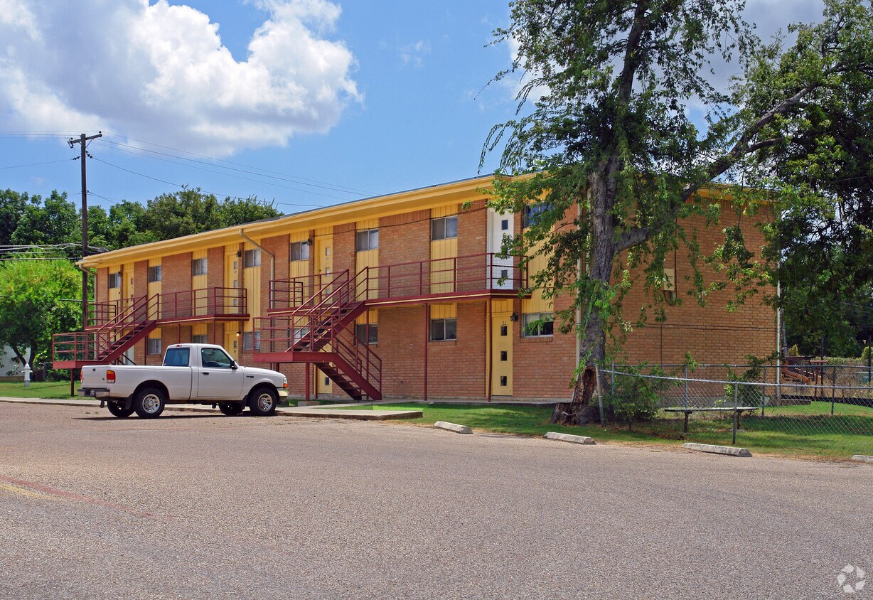 1701 College St - Lincoln Apartments