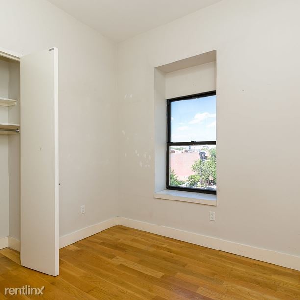 Foto del edificio - 544 Throop Ave