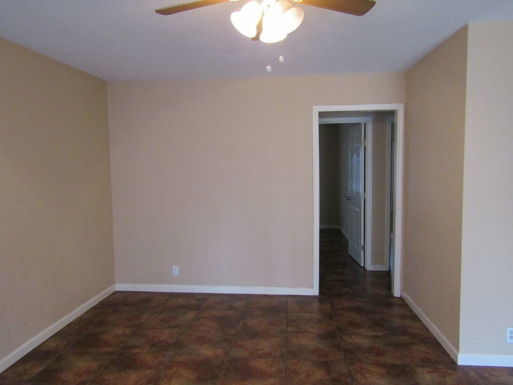 Building Photo - 740 East Irby MOVE IN SPECIAL