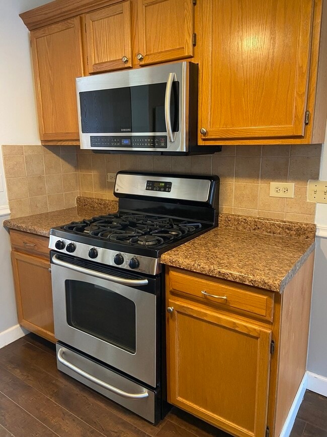 Foto del edificio - 2203 Rossiter Pkwy