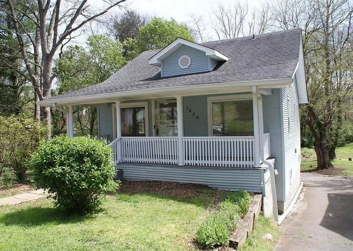 Primary Photo - Knoxville 37920 - 3 bedroom 1 bath - call ...