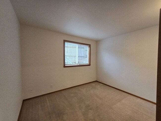 Building Photo - 1214 SE Overlook Ave