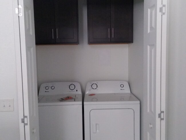 Laundry - 1129 S Forest Ave