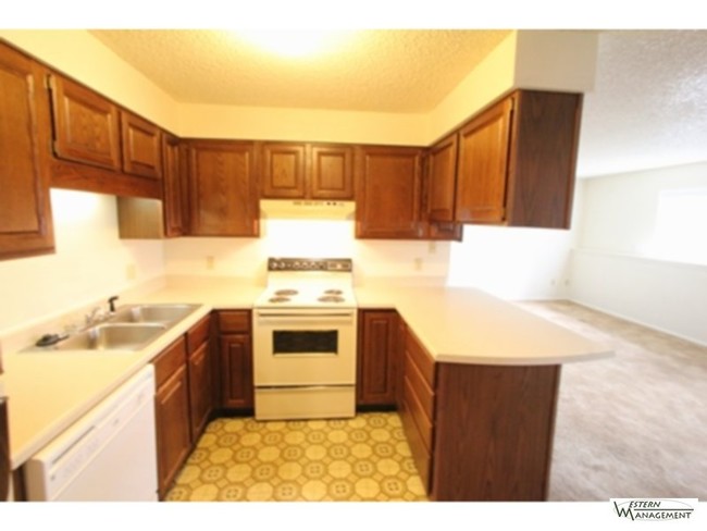 Building Photo - Spacious 2-Bedroom, 1-Bath Apartment for R...