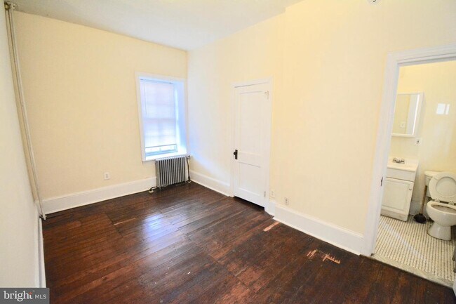 Building Photo - 235 W Rittenhouse St