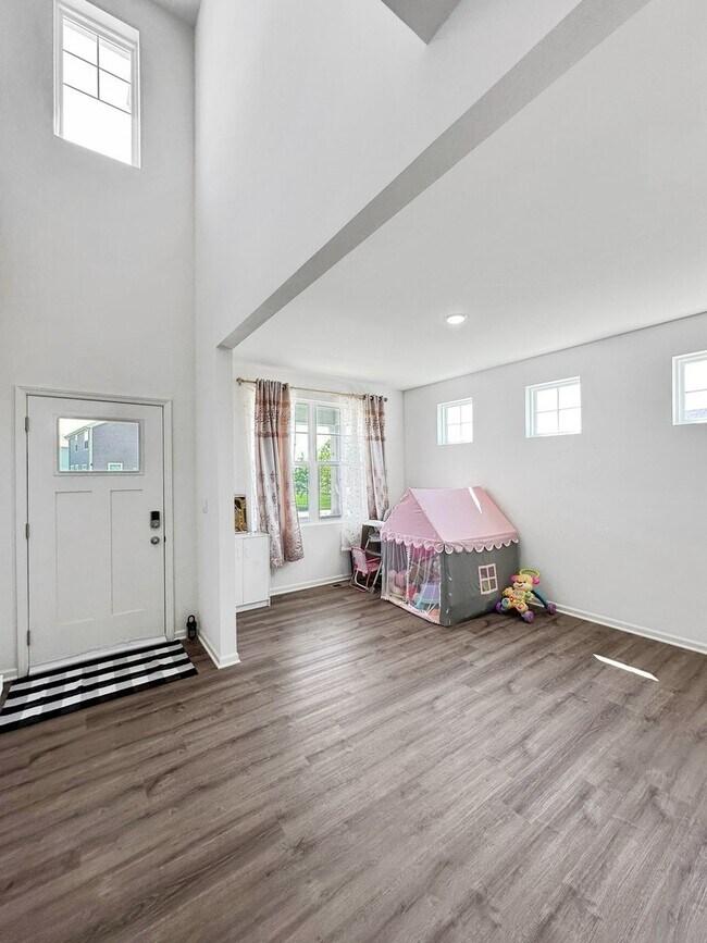 Building Photo - 765 Kentshire Cir