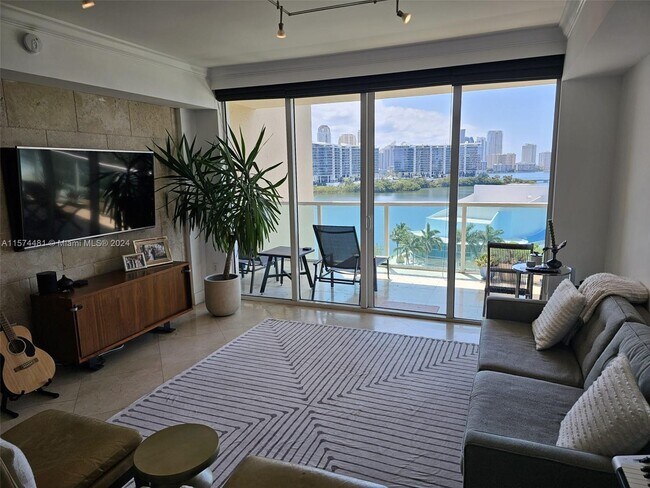 Foto del edificio - 3330 NE 190th St