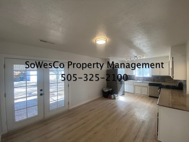 Building Photo - Gorgeous remodeled home in Bloomfield!