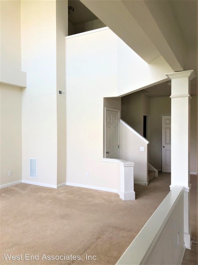 Building Photo - 3 br, 2.5 bath House - 1452 Waterbury Court