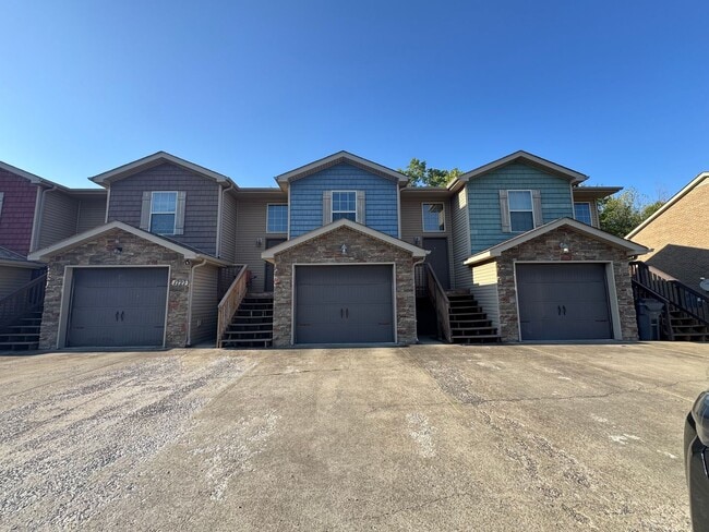 Building Photo - 1727 Thistlewood Dr