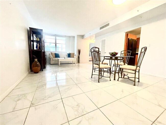 Foto del edificio - 3001 S Ocean Dr