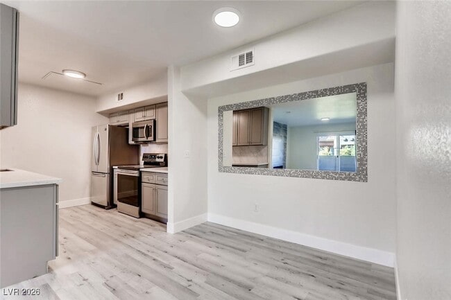 Foto del edificio - 7255 W Sunset Rd