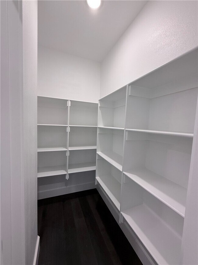 Foto del edificio - 4 McHugh Ln