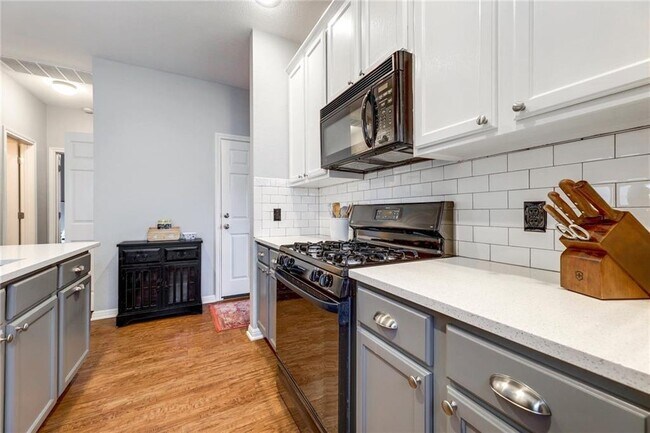Building Photo - 411 W St Elmo Rd