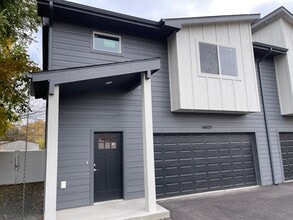 Building Photo - 14025 E Valleyway Ave