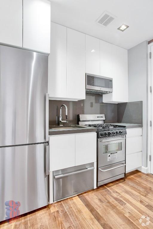 Building Photo - 234 Mott St
