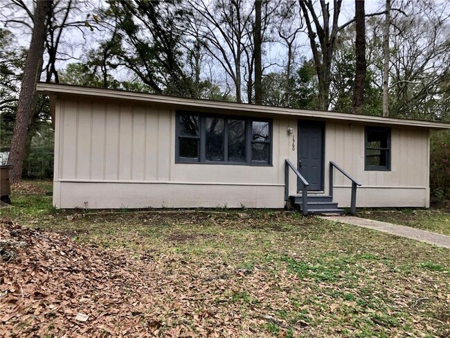 Building Photo - 1560 Greenlawn Dr