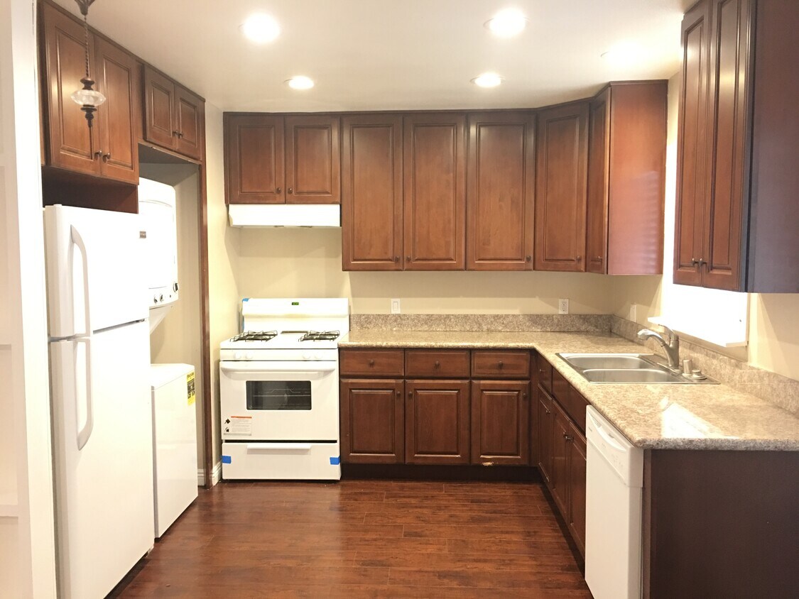 Primary Photo - 602 W Bellevue Dr