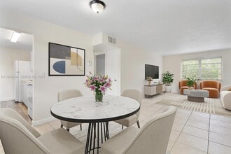 Building Photo - 1715 N 16th Ave