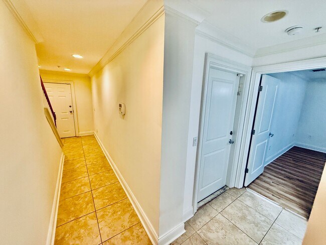 Foto del edificio - BEAUTIFUL 3 BD/3.5BA TOWNHOUSE IN PALM BAY