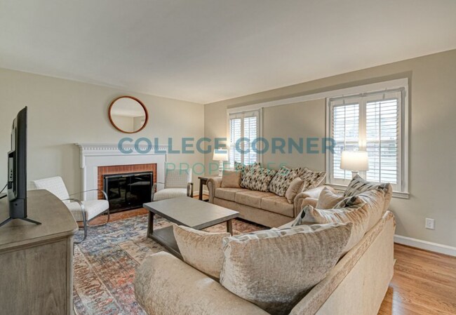 Foto del edificio - 809 Minorcas Rd