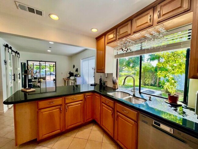 Foto del edificio - 5570 SW 9th Ct