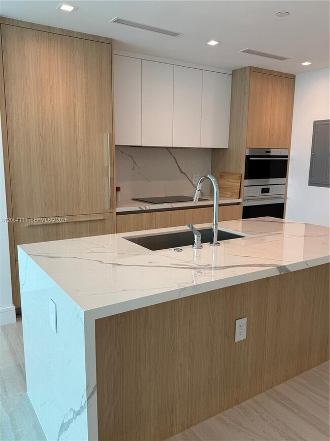 Foto del edificio - 2411 Laguna Cir