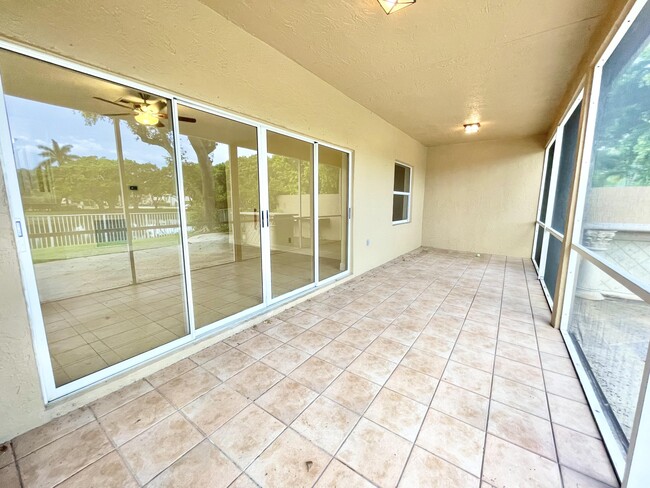 Building Photo - 10820 La Salinas Cir