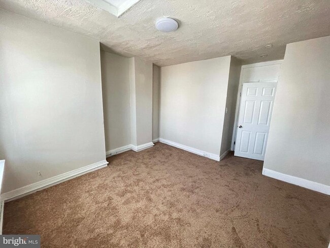 Building Photo - 1736 Darley Ave