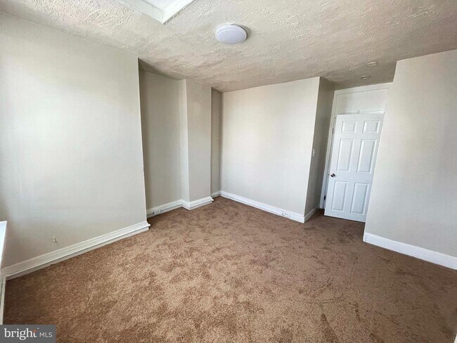 Foto del edificio - 1736 Darley Ave