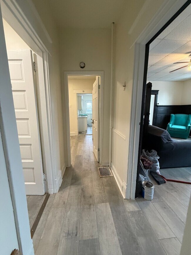 Building Photo - 2405 Jenny Lind St