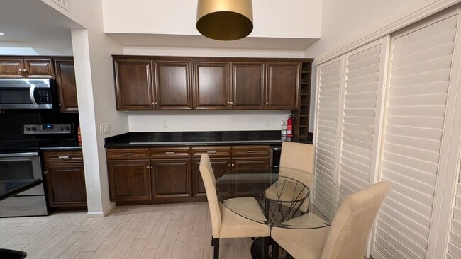 Building Photo - Studio Townhome in Scottsdale