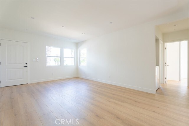 Building Photo - 1065 E Spazier Ave