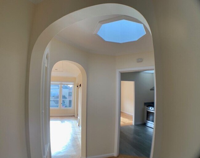 Foto del edificio - YOUR HOME IN THE SUNSET PARKSIDE! 2 BED 1 ...