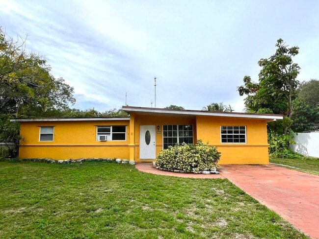 Foto del edificio - 112 Newton Rd