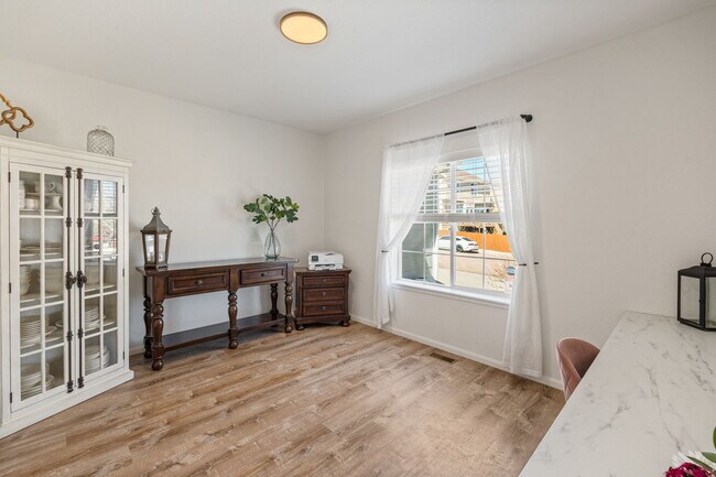 Building Photo - 8440 Brook Valley Dr