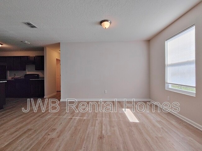 Building Photo - 837 Baker Ave
