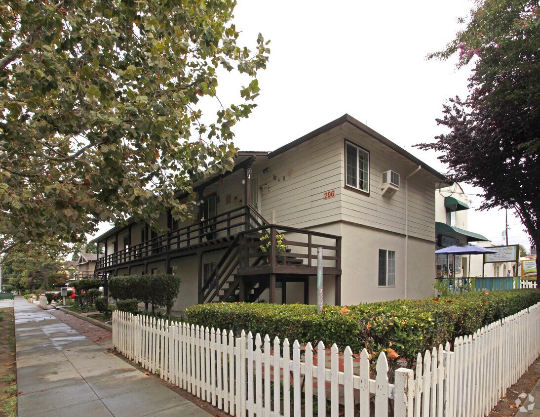 Building Photo - 296 S 10th St