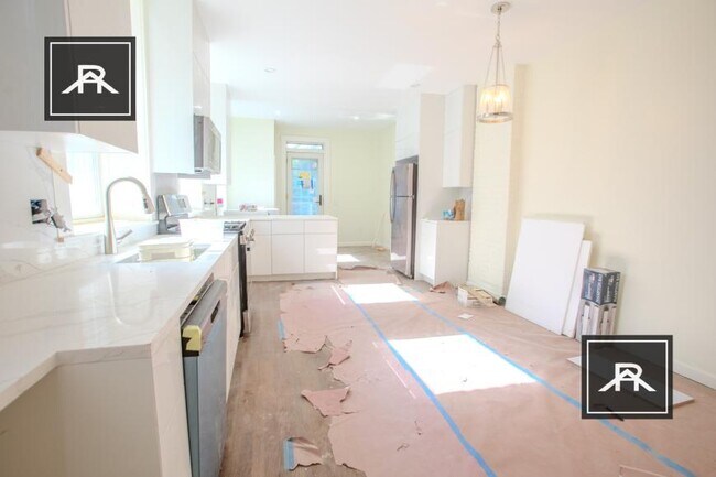 Foto del edificio - 4 bedroom in Brookline MA 02445