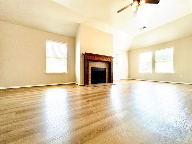 Building Photo - 2120 Mill Creek Way