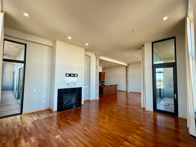Foto del edificio - 320 E Buffalo St