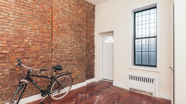 Building Photo - 179 Knickerbocker Ave