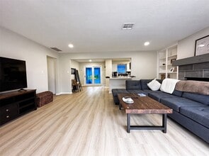 Building Photo - 9332 Derrik Dr