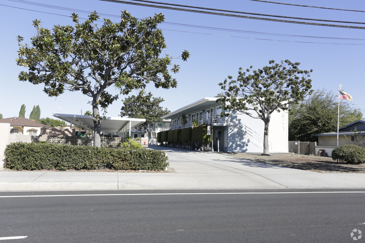Building Photo - 4621 W McFadden Ave