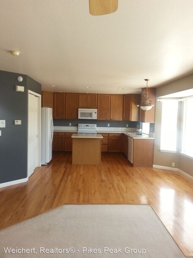 Foto del edificio - 4 br, 2.5 bath House - 5110 Sand Hill Drive